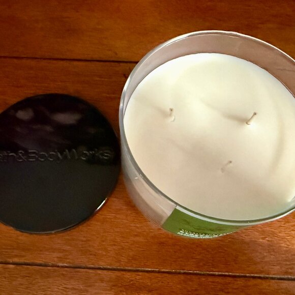 NEW EUCALYPTUS SPEARMINT 3-Wick 14.5 oz Candle Bath & Body Works - Picture 3 of 3
